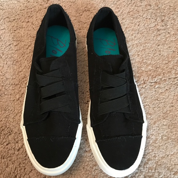 blowfish black slip on